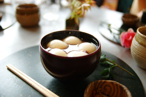 鎌倉の甘味処「雲母」の巨大白玉しるこ。おいしいのだ♪