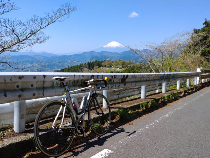 日曜日の帰り道。今年初めてのヤビツからの富士山眺望。