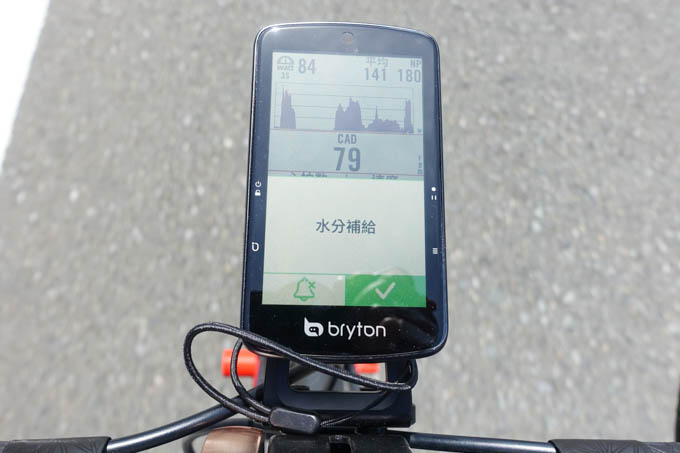 こういう注意画面は、画面タッチでしか消せないのです