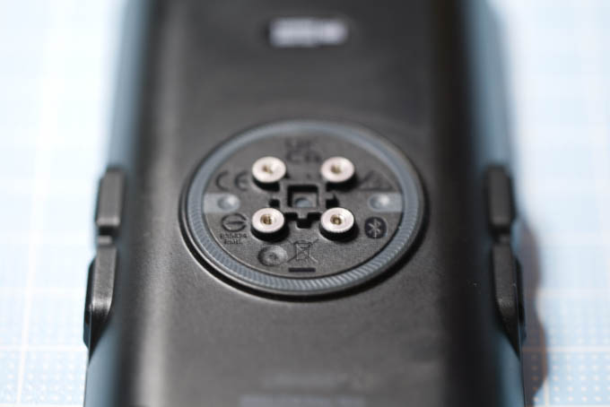 なんと、マウント部をねじで外せるのです