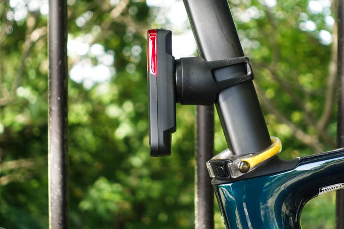 「取付角度が大事」と言うのにゴムだと頼りないんです・・・