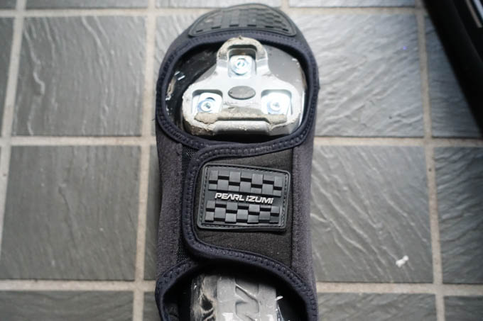 底面をベルクロで固定するので、ある程度サイズは許容できます