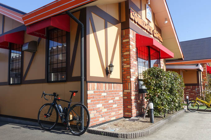 コメダに自転車を停めて・・・